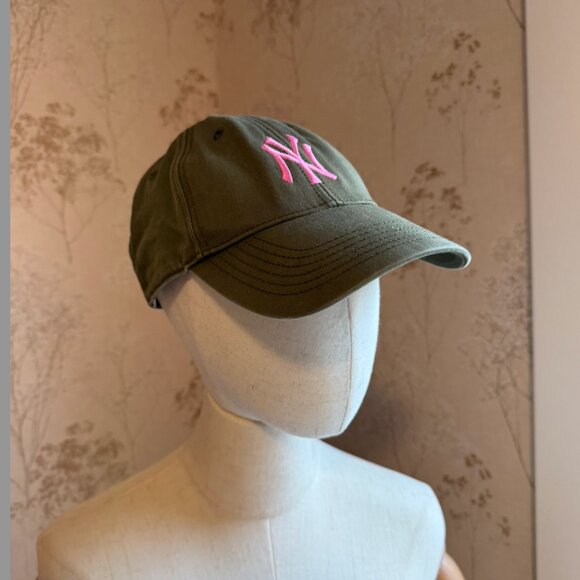 New York Yankees Clean up hat in moss green with pink - Picture 13 of 16